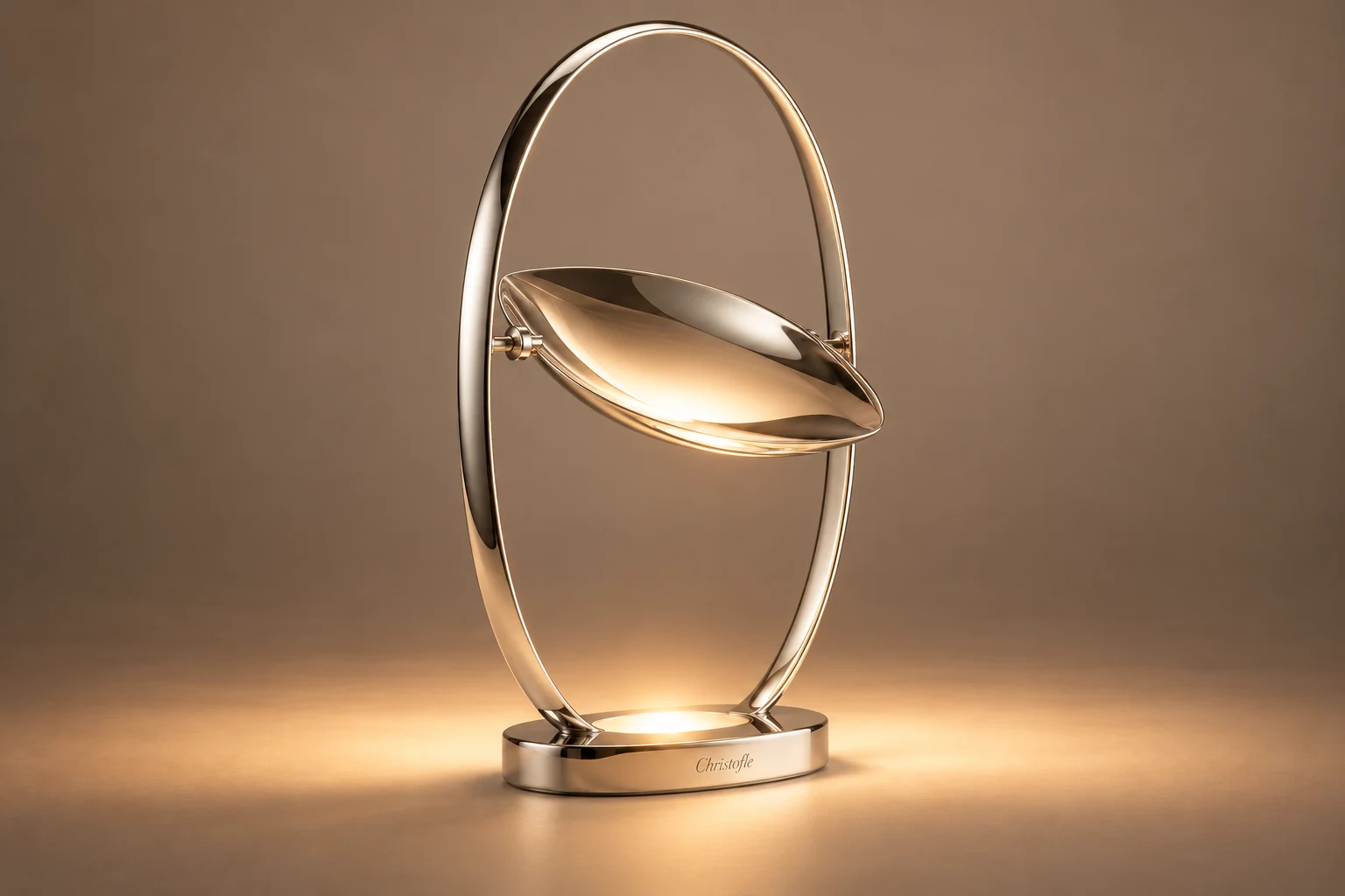 Lueur with reflector tilted for a wider spread of light